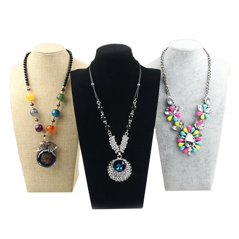 Velvet Portrait Necklace Displ - Body Jewelry Holder recension och pris
