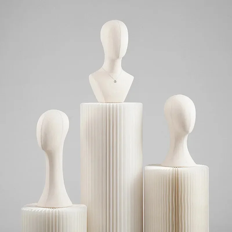Mannequin Head With Shoulders  - Body Jewelry Holder recension och pris