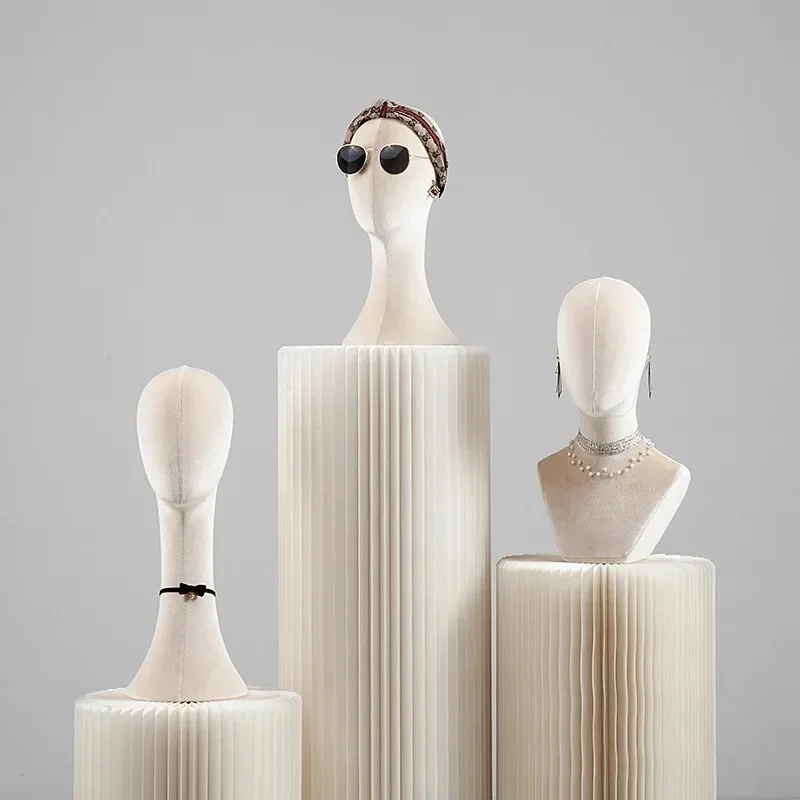 Mannequin Head With Shoulders  - Body Jewelry Holder recension och pris