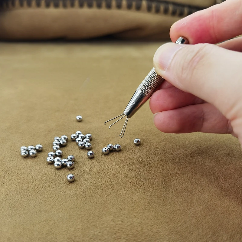 Mini 4 Claws Jewelry Beads Twe - Body Jewelry Holder recension och pris